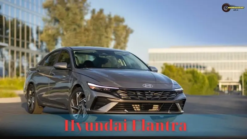 Đánh giá xe Hyundai Elantra chi tiết kèm bảng giá và TSKT