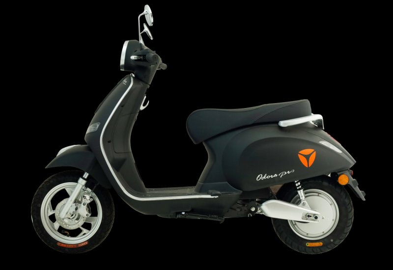 Yadea Odora Pro màu đen