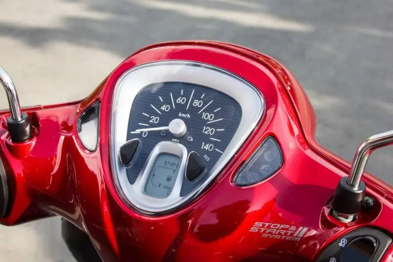 Ảnh chi tiết xe máy Yamaha Latte 5