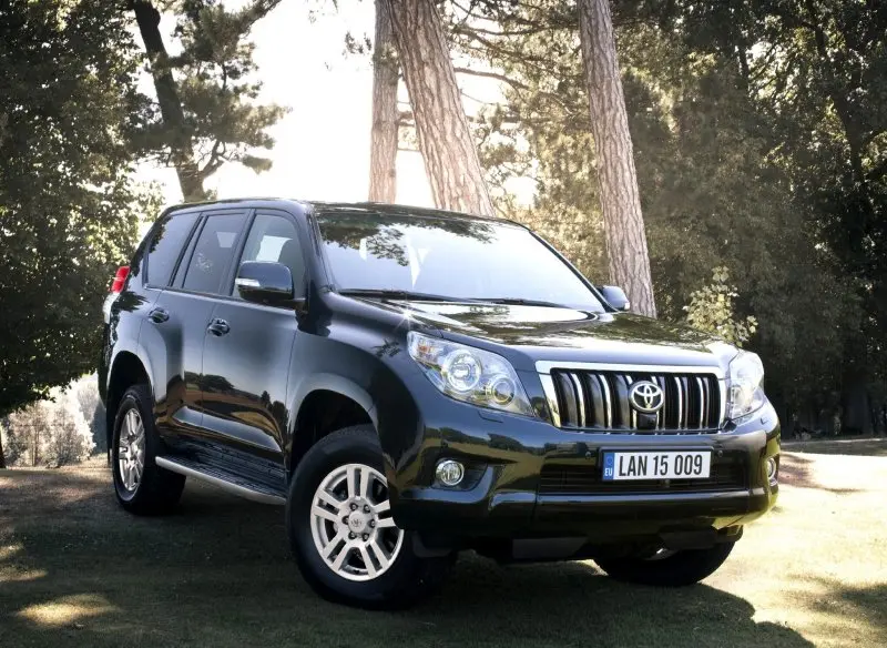 Cận cảnh chiếc xe Land Cruiser Prado mới nhất 31 Cận cảnh chiếc xe Land Cruiser Prado mới nhất 31