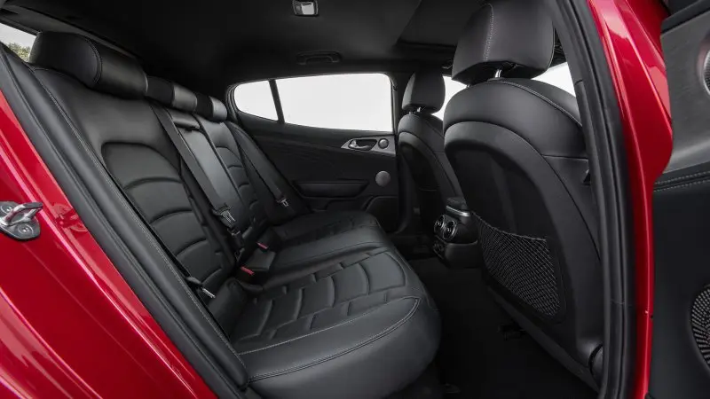Chi tiết nội thất của xe Kia Stinger cao cấp 7