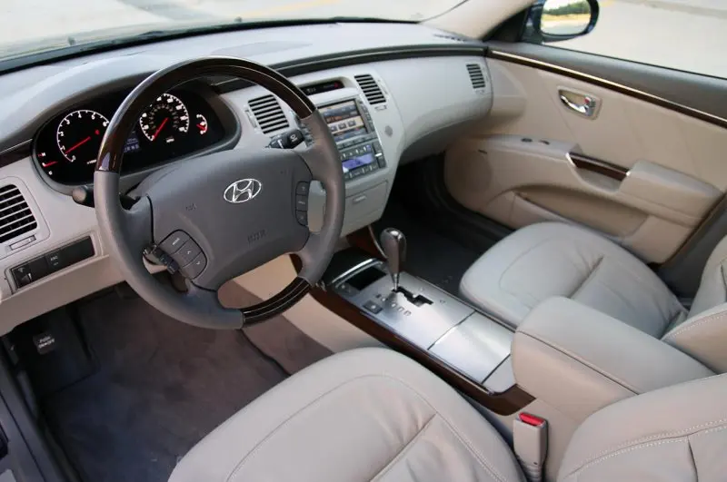 Hình ảnh Hyundai Azera dưới góc chụp chi tiết 3