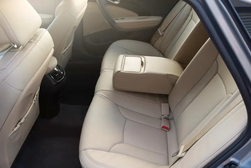 Hình ảnh Hyundai Azera dưới góc chụp chi tiết 8