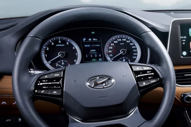 Hình ảnh Hyundai Azera dưới góc chụp chi tiết 10