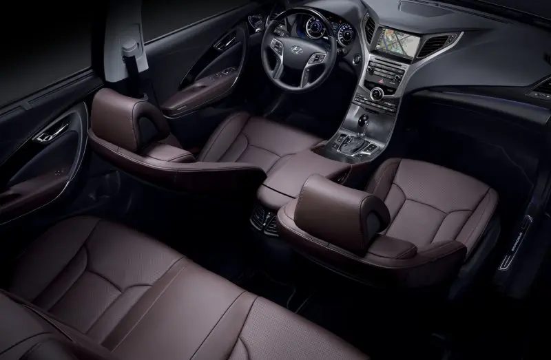 Hình ảnh Hyundai Azera dưới góc chụp chi tiết 22