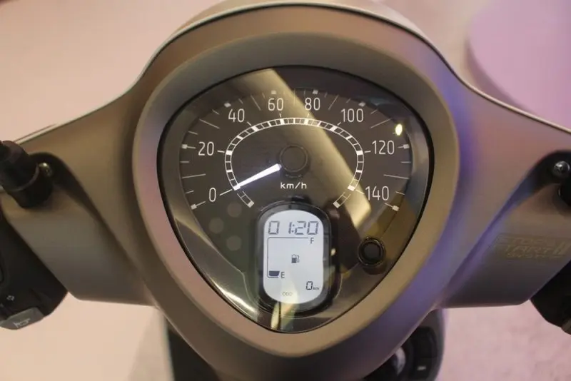 Ảnh chi tiết xe máy Yamaha Janus 4