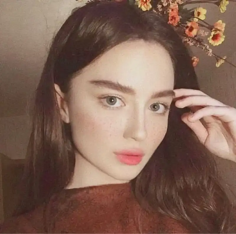 Gái tây da nâu khỏe khoắn và nổi bật