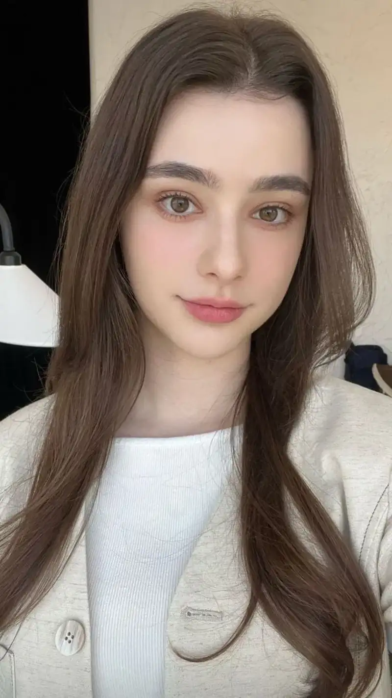 Cô gái tây xinh đẹp làm say lòng người