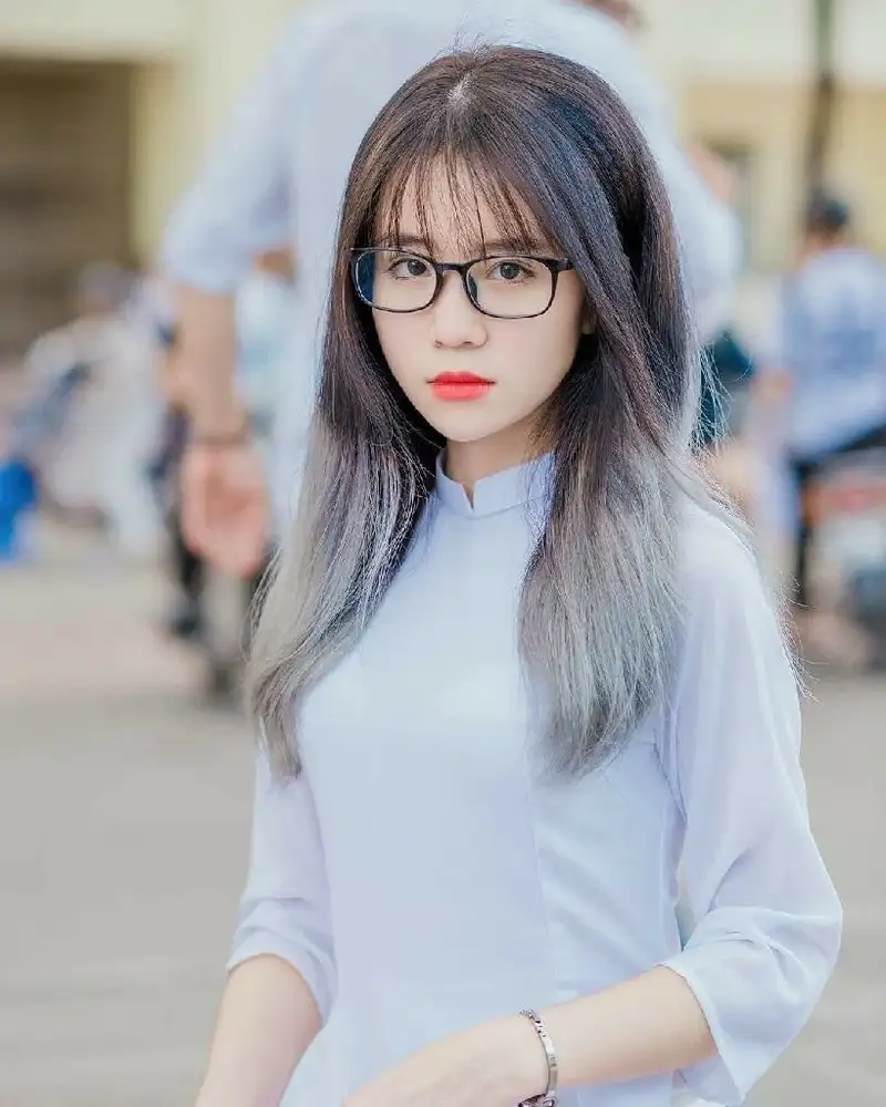 Tóc ngắn cùng kính cận làm nổi bật nét đẹp Tóc ngắn cùng kính cận làm nổi bật nét đẹp