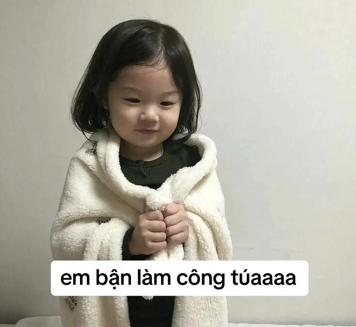 Meme em bé hàn quốc có chữ thu hút mọi ánh nhìn.