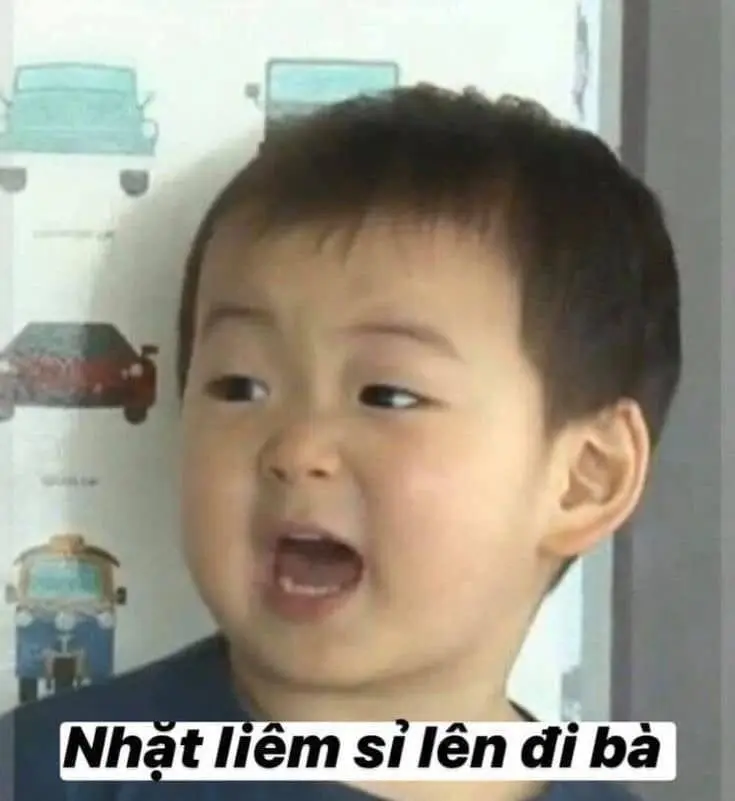 Biểu cảm dễ thương của meme em bé mếu.