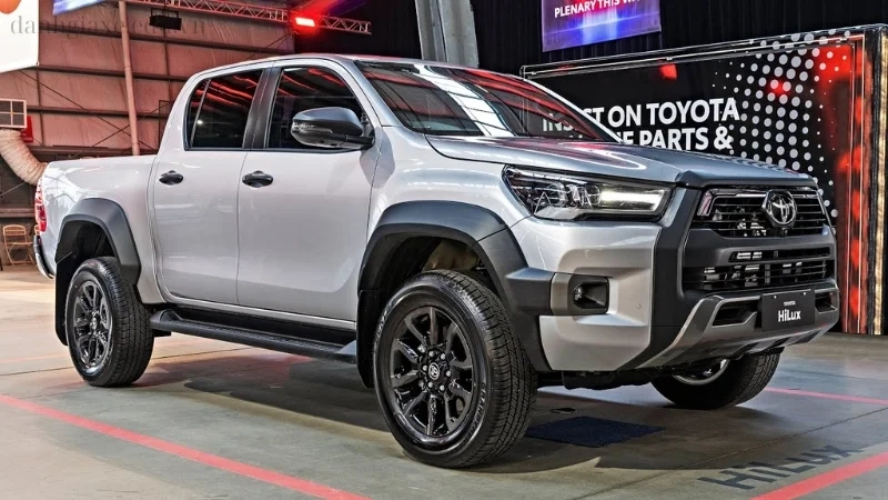 Xe bán tải Toyota Hilux 2024 sẵn sàng chinh phục thị trường