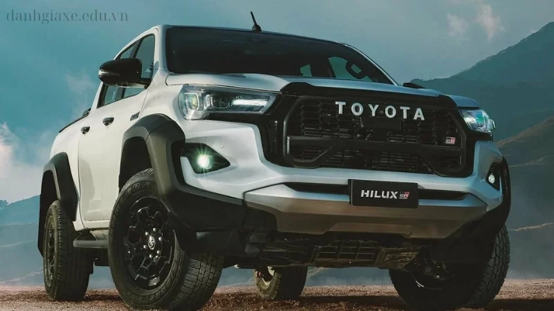 Toyota Hilux 2024 khi nào về Việt Nam, đón chờ siêu phẩm mới