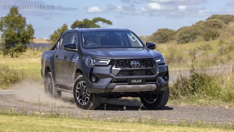 Toyota Hilux số sàn vẫn là lựa chọn của những người đam mê cảm giác lái