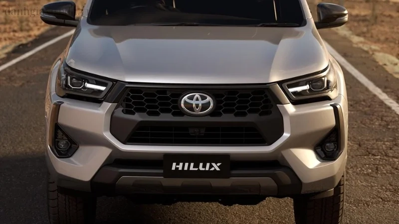 Đánh giá Toyota Hilux, chiếc xe bán tải mạnh mẽ vượt mọi thử thách