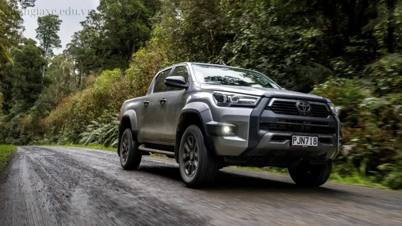 Toyota Hilux bán tải, mẫu xe lý tưởng cho những chuyến phiêu lưu