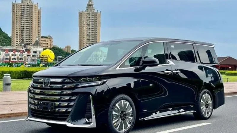 Toyota Vellfire 2024 đen