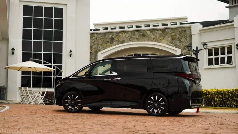 toyota vellfire 2024 black Màu đen huyền bí tạo phong cách lịch lãm