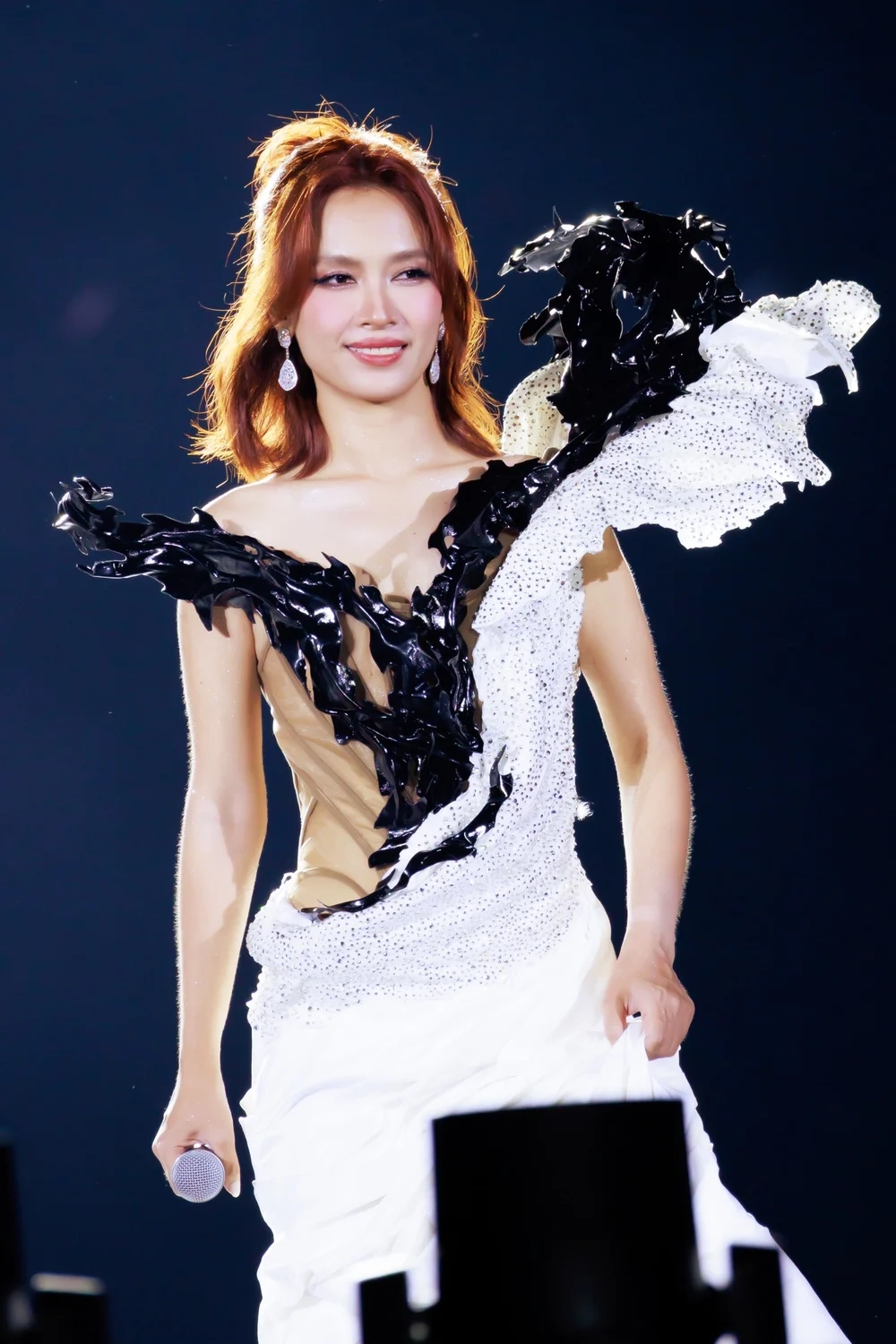 Nhiều người tò mò Ái Phương là ai