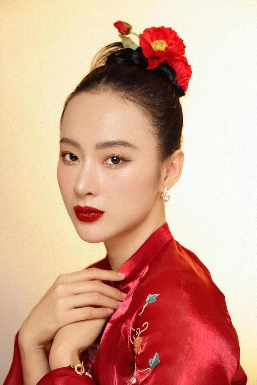 Gây bùng nổ sân khấu với Angela Phương Trinh Bước Nhảy Hoàn Vũ