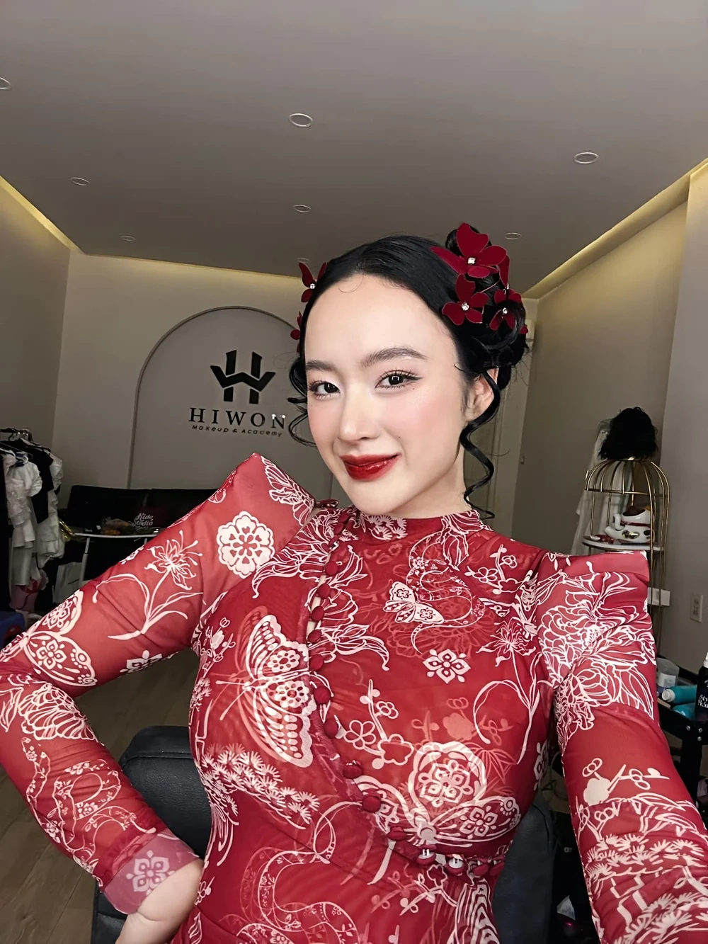 Cuộc đời và sự nghiệp trong tiểu sử Angela Phương Trinh