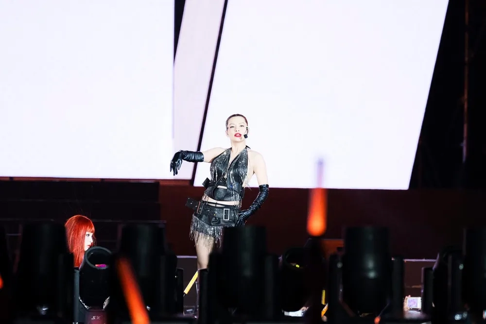 Thần thái đỉnh cao tại Bùi Lan Hương chị đẹp Đạp Gió Rẽ Sóng