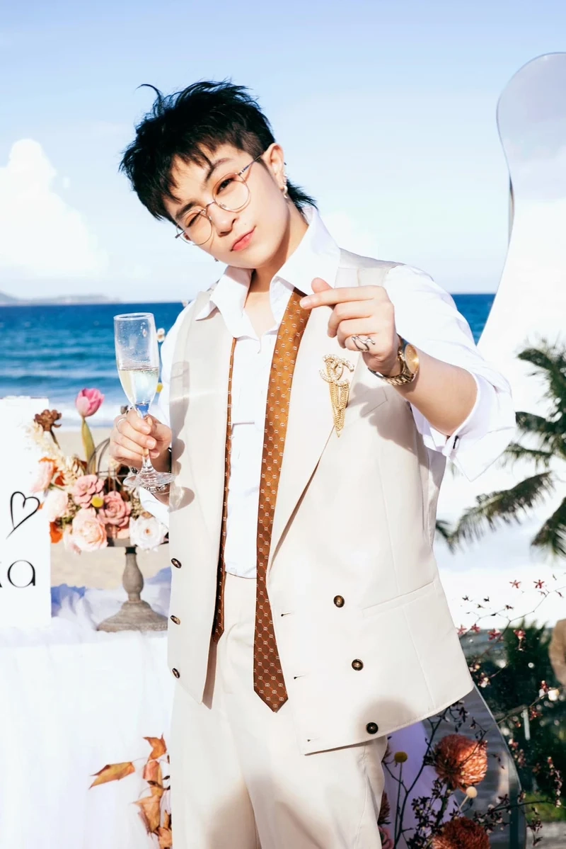 Khám phá gia thế Gil Lê khiến dân mạng tò mò