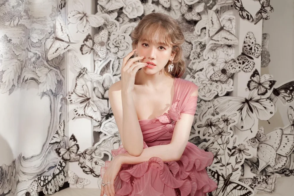 Khoảnh khắc đáng yêu khi Hari Won ăn trên truyền hình