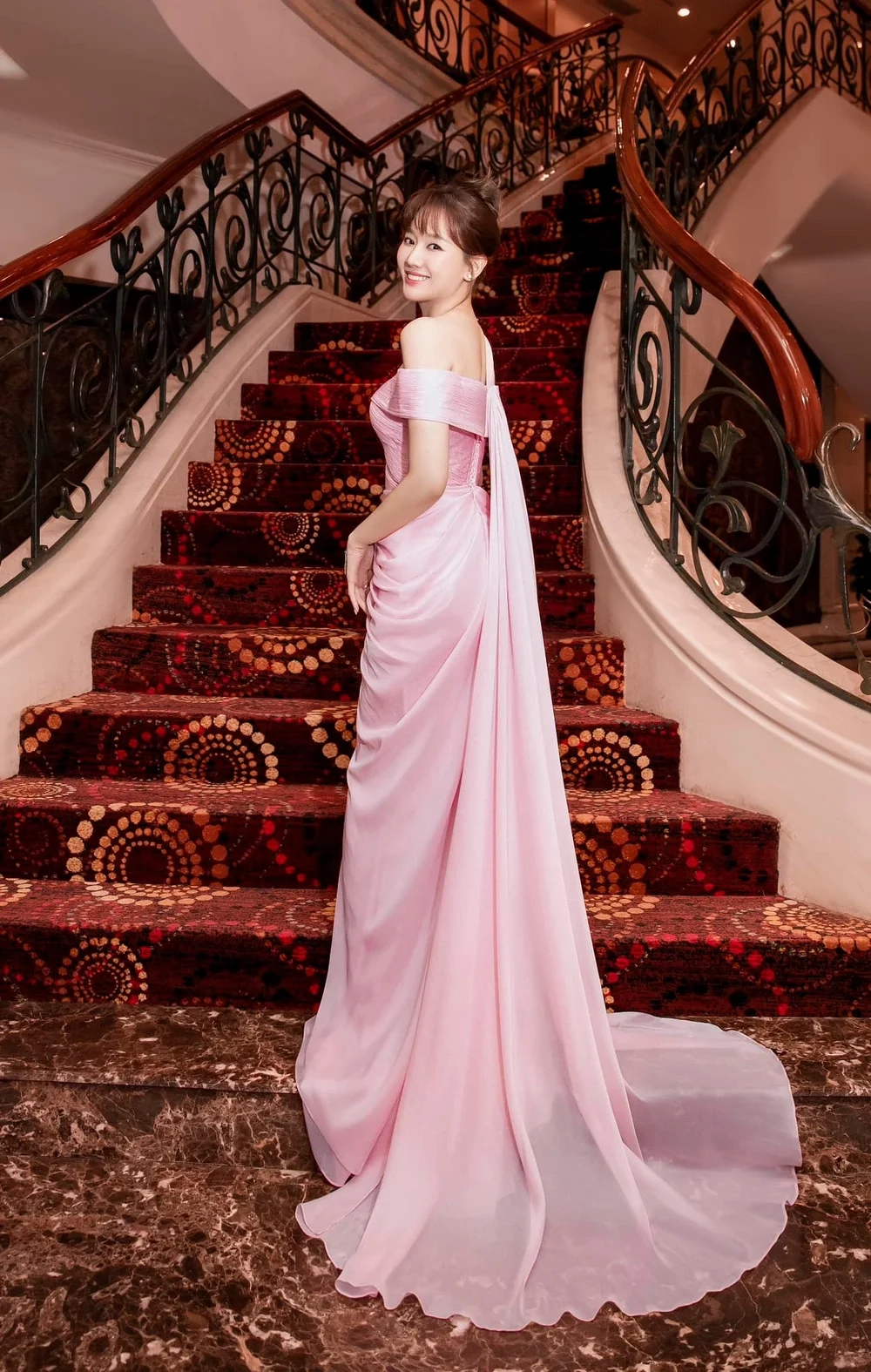 Hành trình sự nghiệp theo thời gian Hari Won tuổi