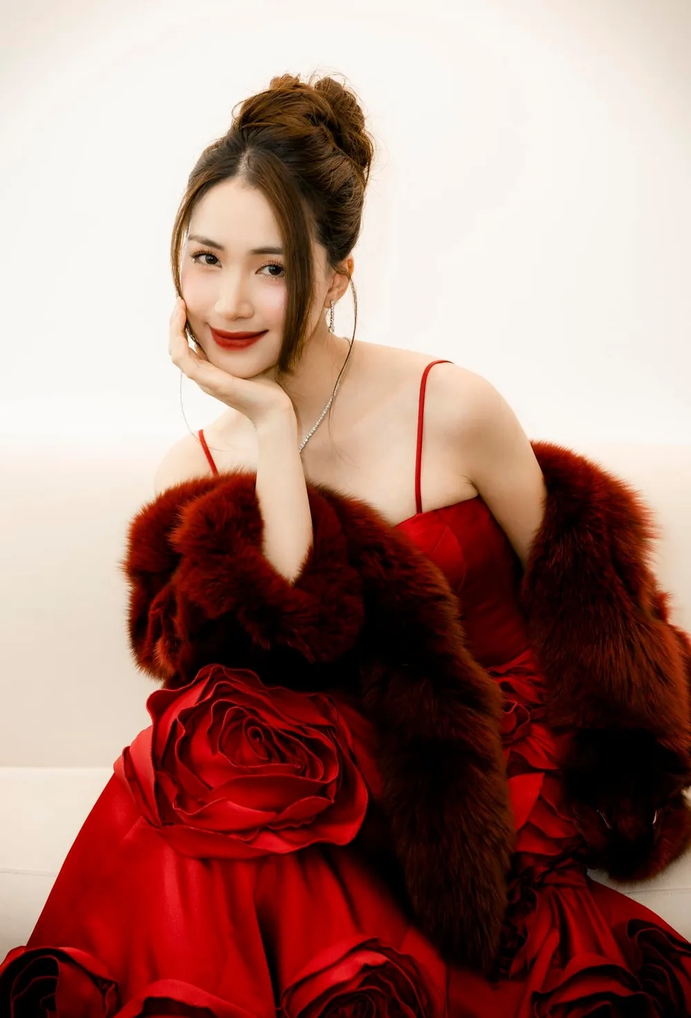 Cập nhật chiều cao Hòa Minzy chuẩn mới nhất