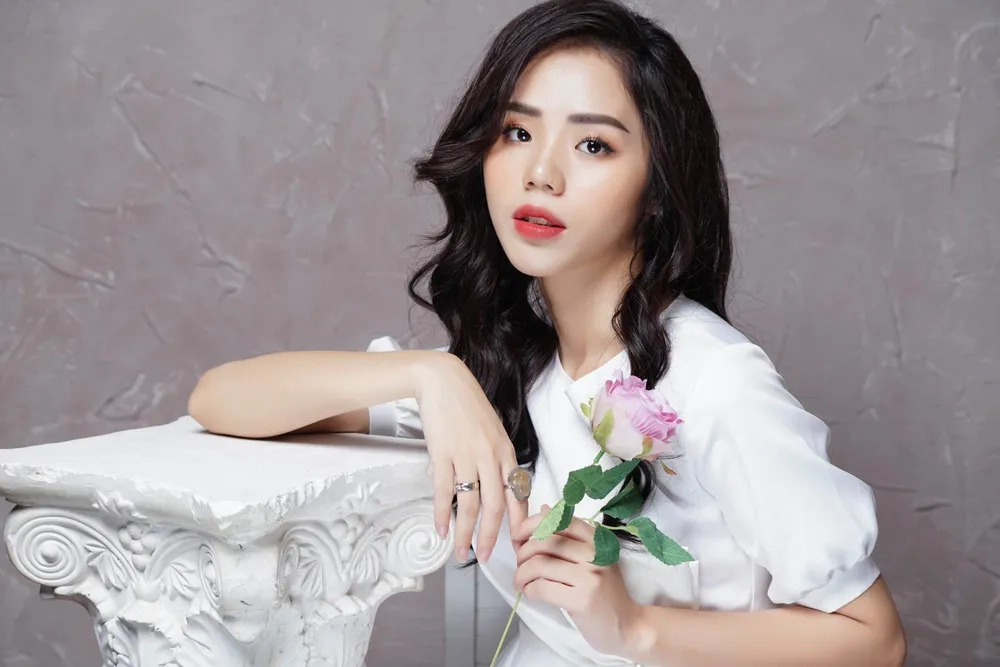 Tìm hiểu thêm qua tiểu sử ca sĩ Nguyễn Hương Ly