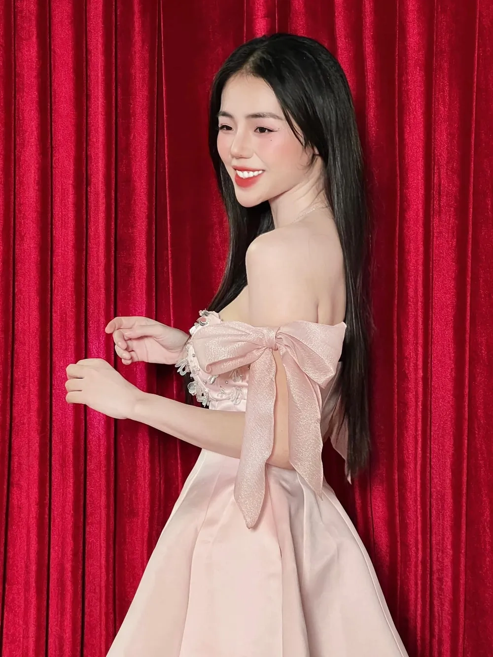 Ngắm ảnh Nguyễn Hương Ly với thần thái đầy cá tính