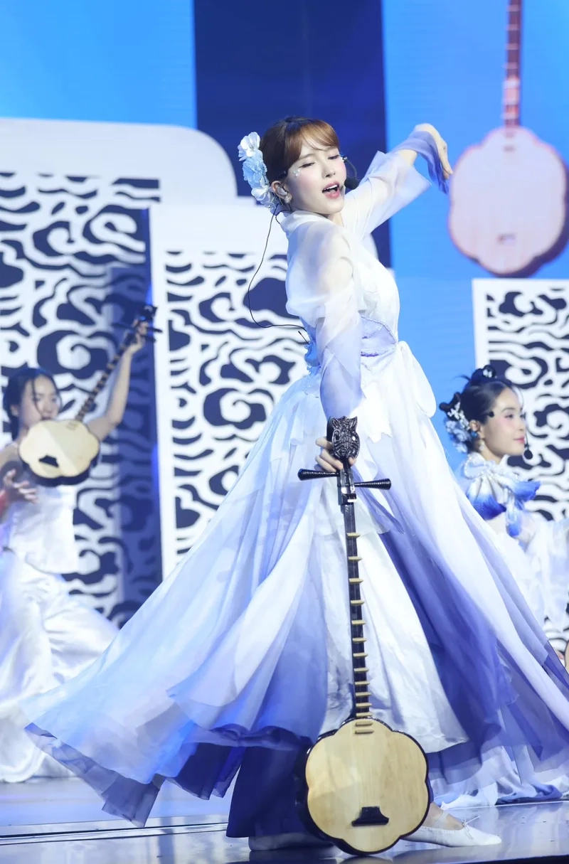 Chiêm ngưỡng Thiều Bảo Trâm chiều cao nổi bật