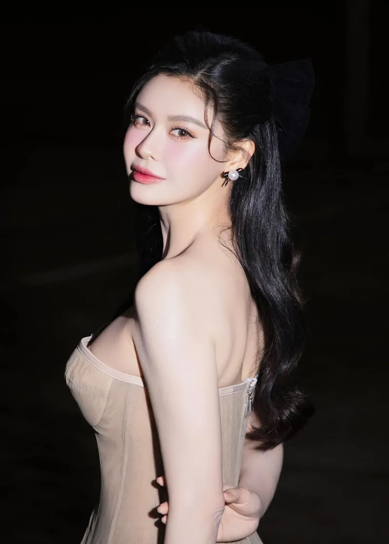 Người hâm mộ thắc mắc Trương Quỳnh Anh bao nhiêu tuổi