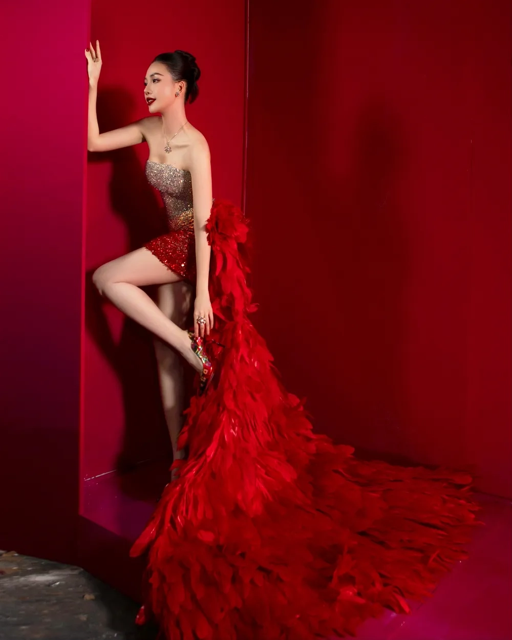 Tỏa sáng rực rỡ tại Bùi Quỳnh Hoa Hoa hậu Hoàn Vũ