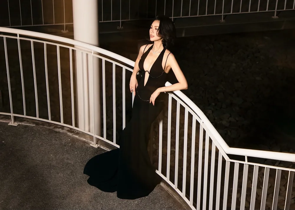 Bất ngờ với Bùi Quỳnh Hoa National Costume