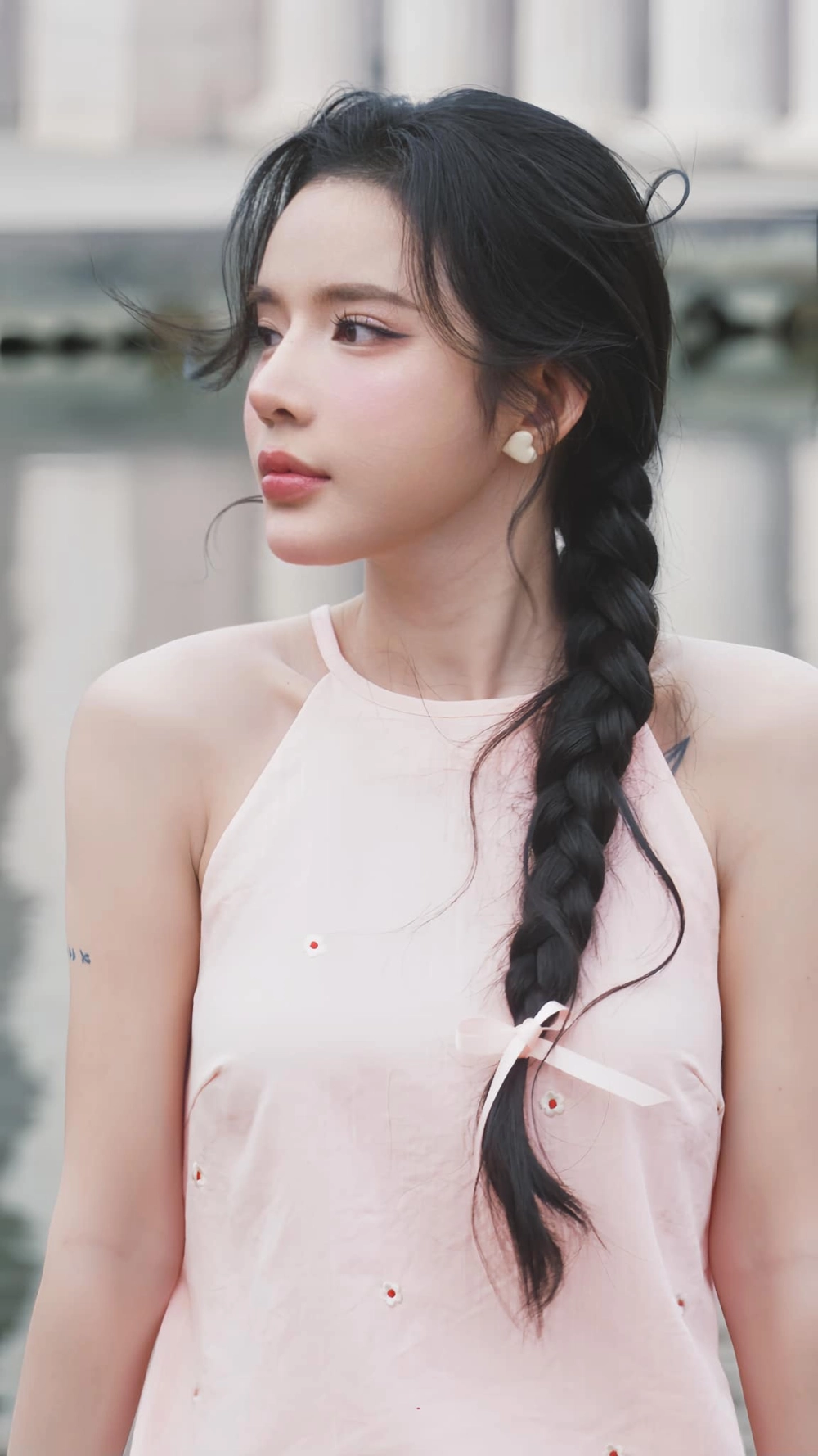 Tranh cãi quanh hình ảnh ca sĩ LyLy lúc chưa phẫu thuật