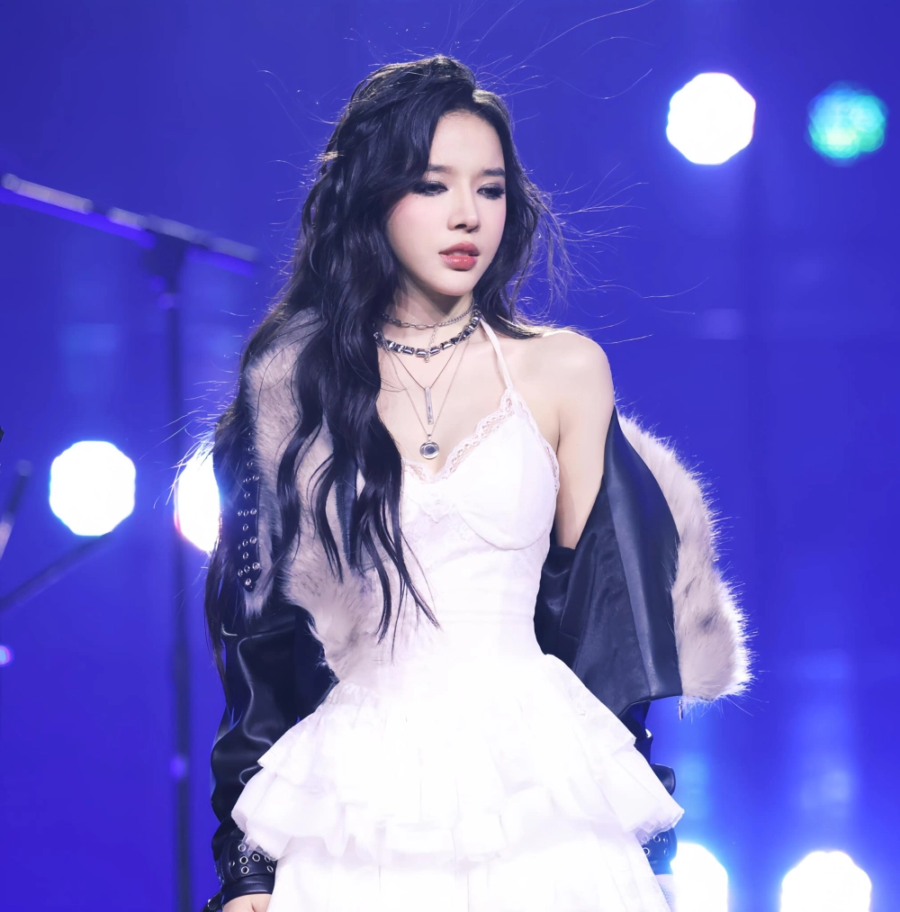 Tiểu sử đầy đủ và chi tiết ca sĩ LyLy tiểu sử