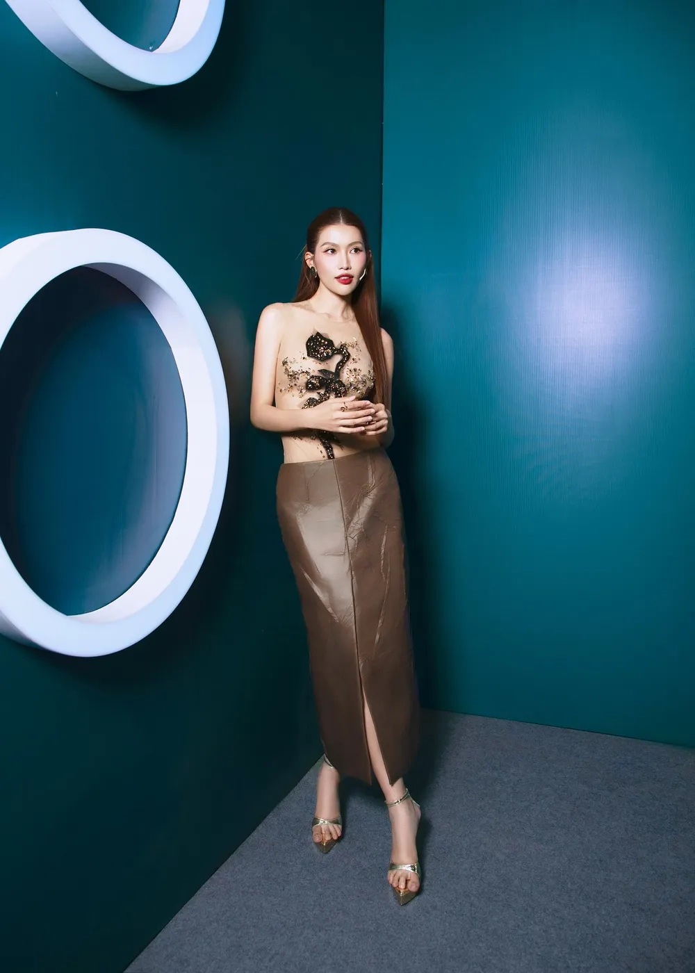 Phong thái thanh lịch của Hoa hậu Chế Nguyễn Quỳnh Châu