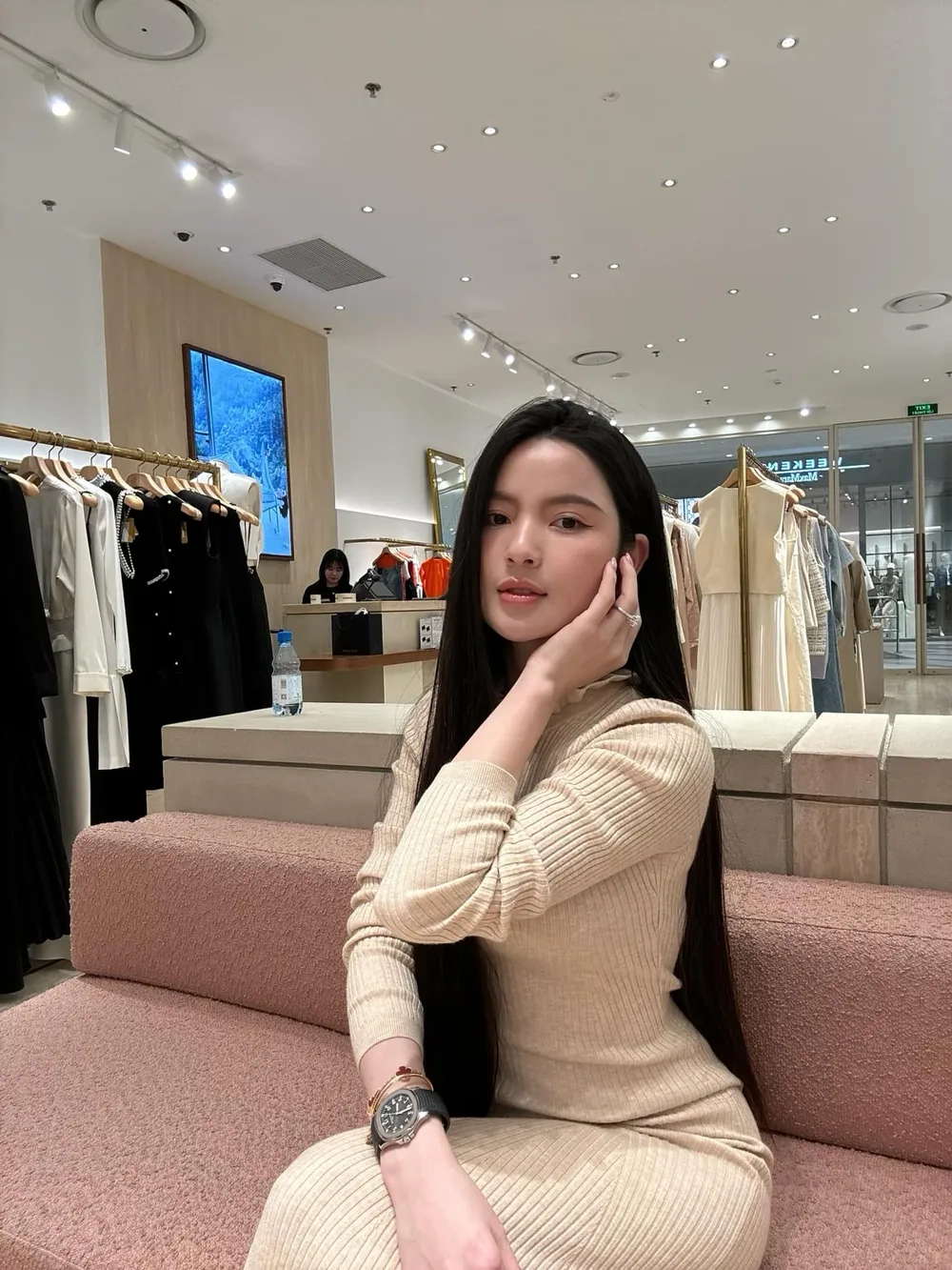 Nhiều fan thắc mắc Chu Thanh Huyền chiều cao thực sự