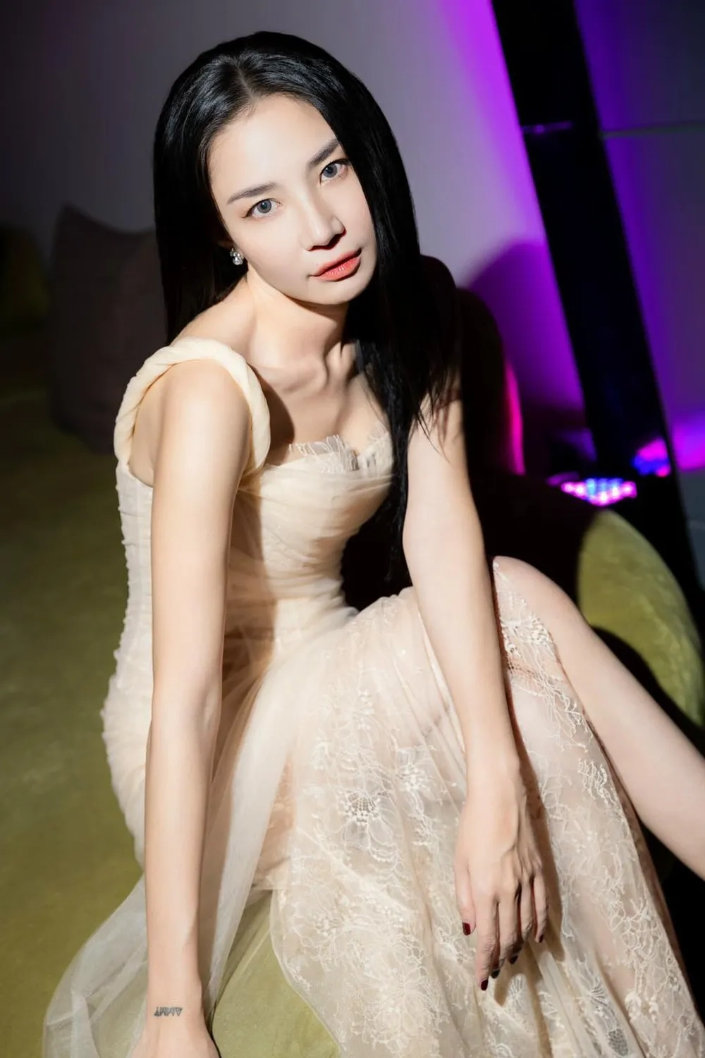 Tìm hiểu sự nghiệp và đời tư diễn viên Minh Khuê là ai