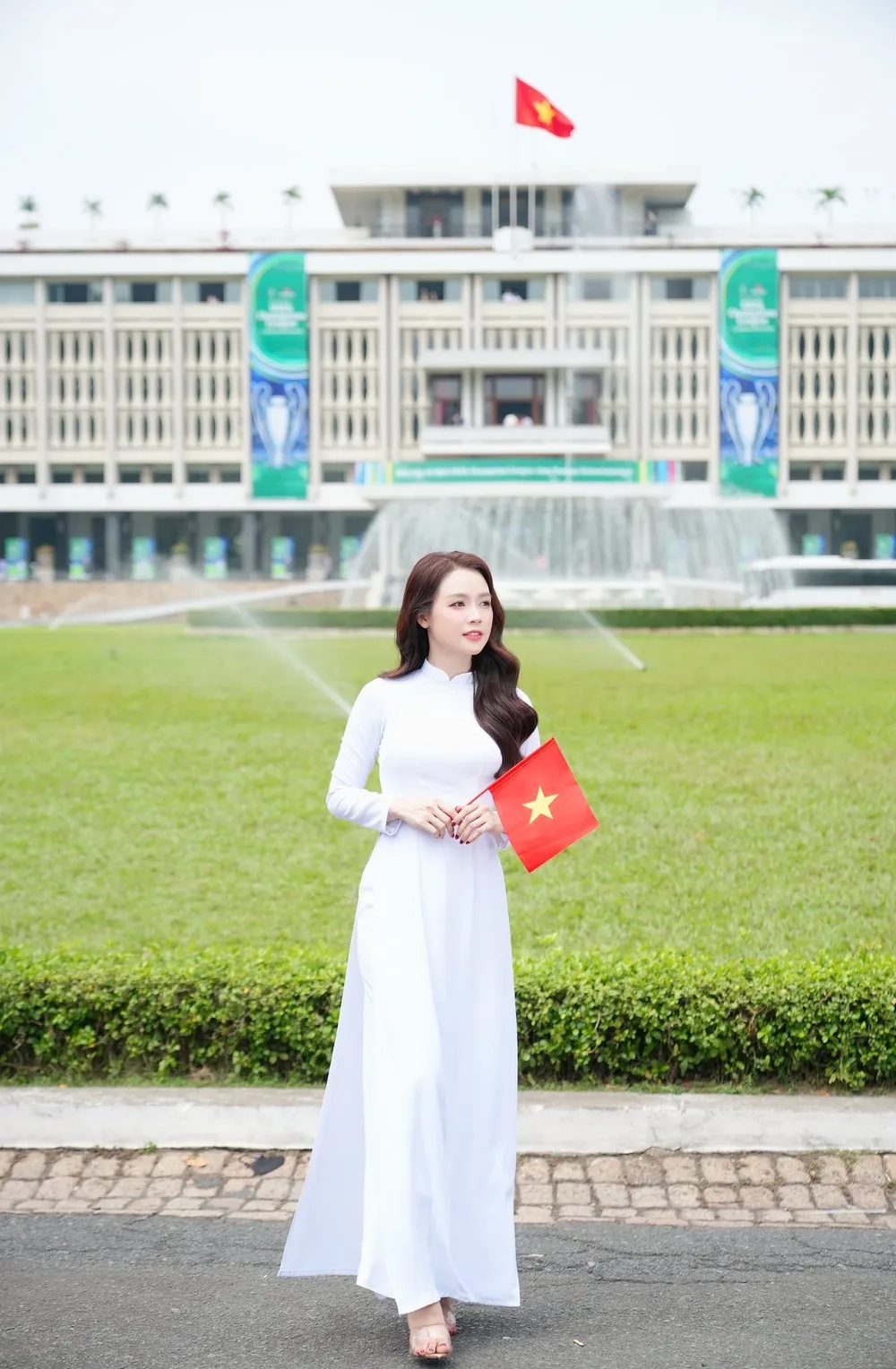 Thời trang cuốn hút của hình ảnh diễn viên Sam