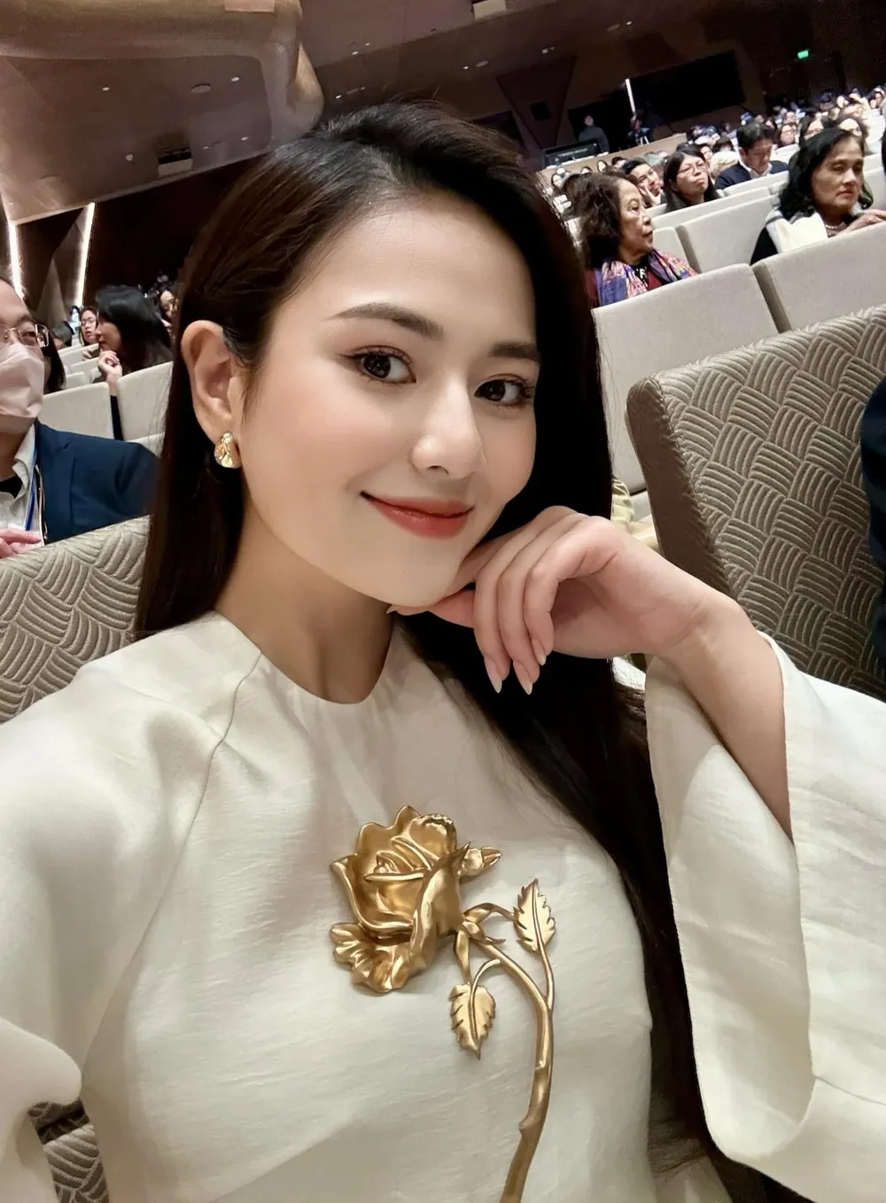 Quê quán thực tế của diễn viên Việt Hoa quê ở đâu