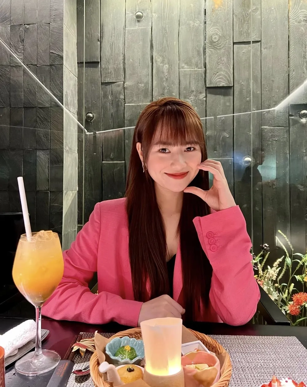 Sự nghiệp và đời tư diễn viên Việt Hoa tiểu sử