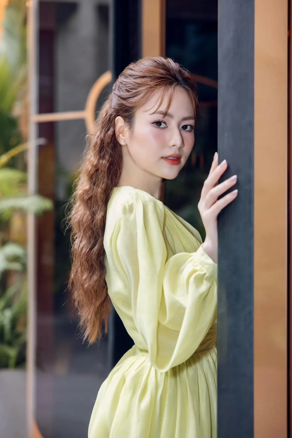 Chiều cao thật sự của diễn viên Việt Hoa chiều cao