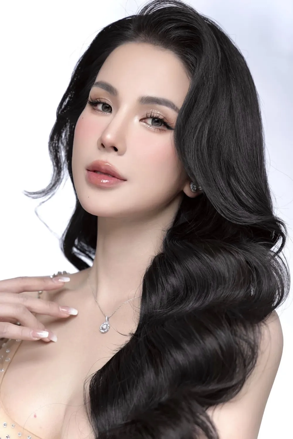 Hình ảnh đáng yêu từ Diệp Lâm Anh chị đẹp đạp gió rẽ sóng