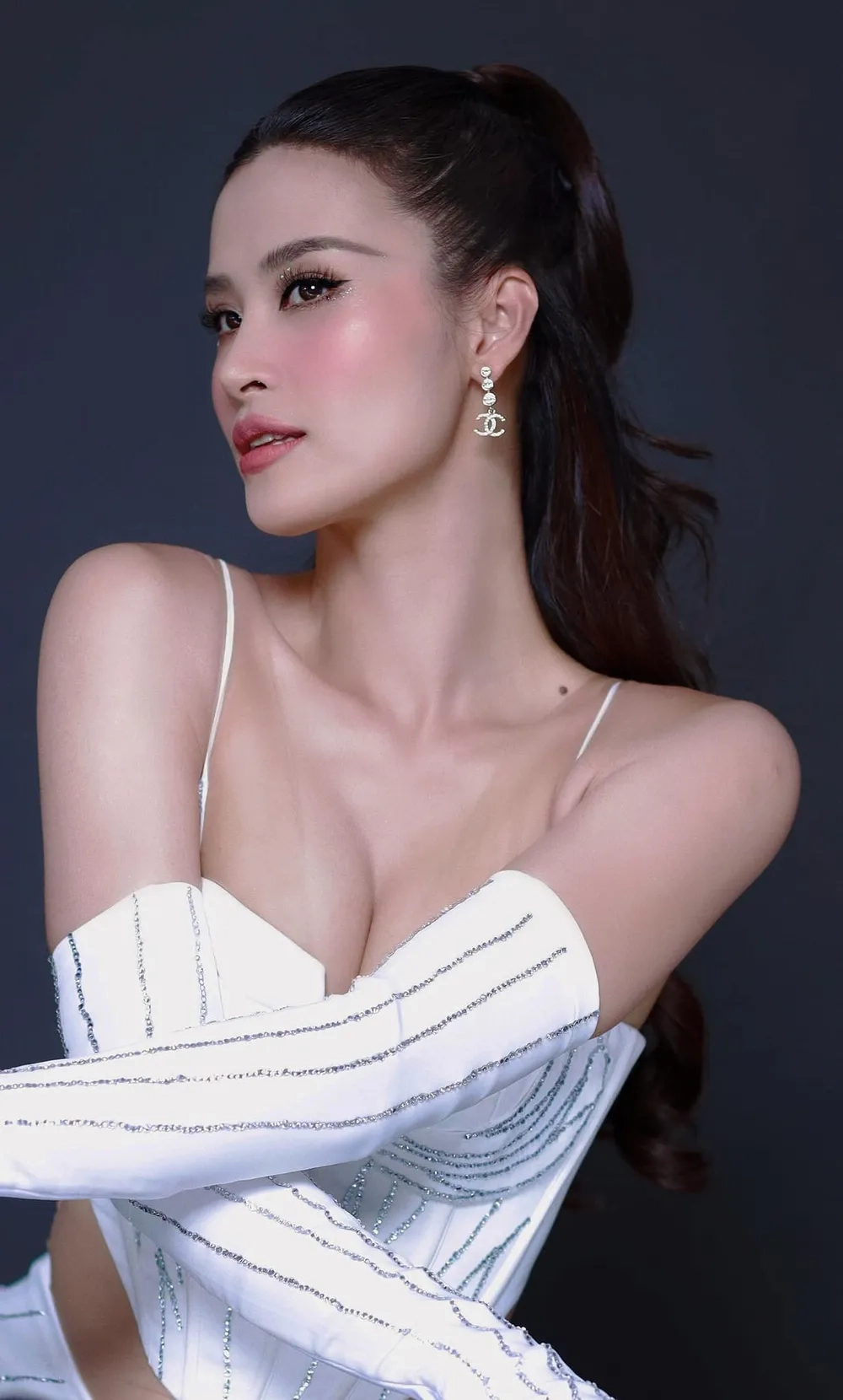 Giai điệu ngọt ngào từ lời bài hát Đông Nhi Ta là của nhau