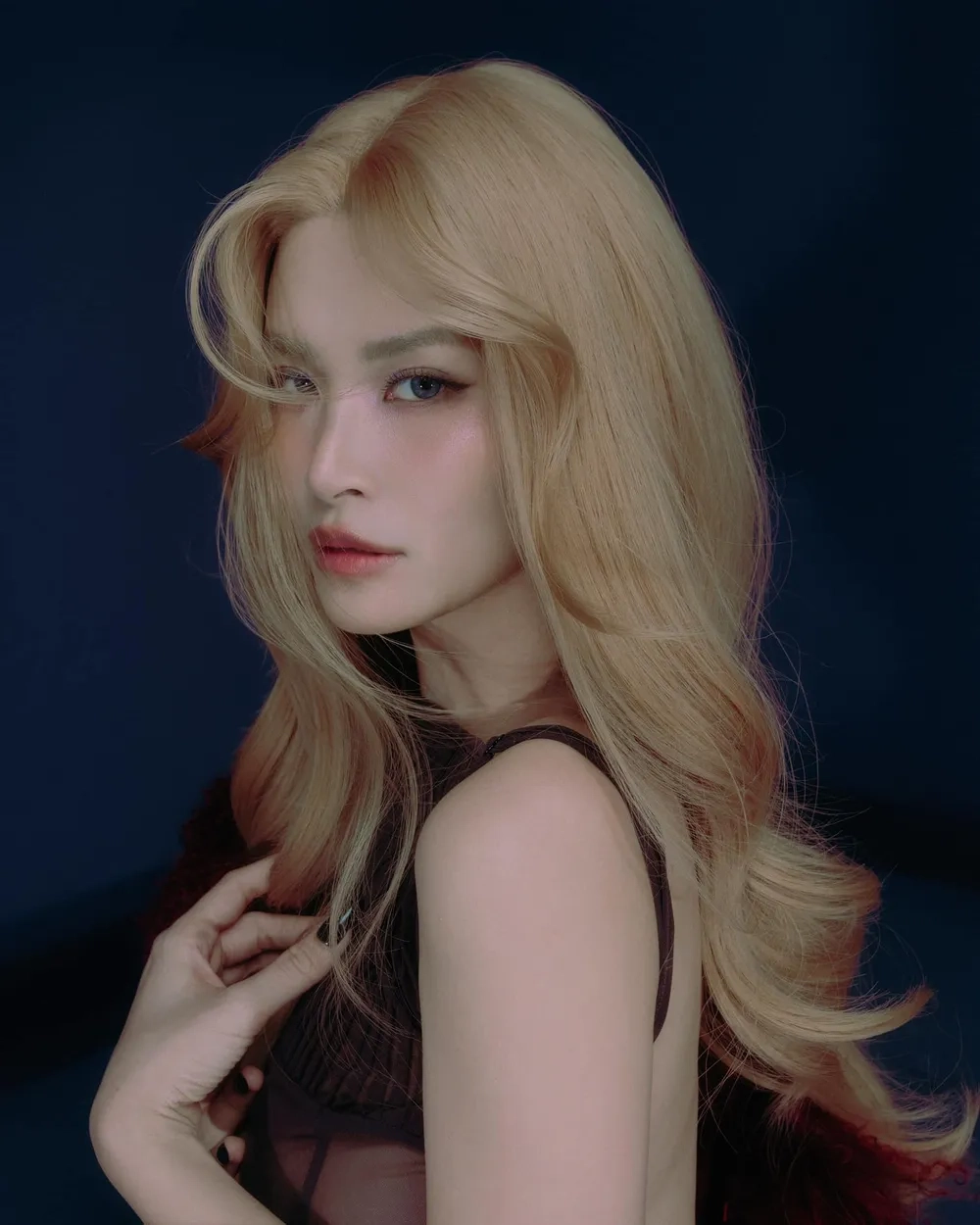 Hành trình làm mẹ của Đông Nhi sinh con