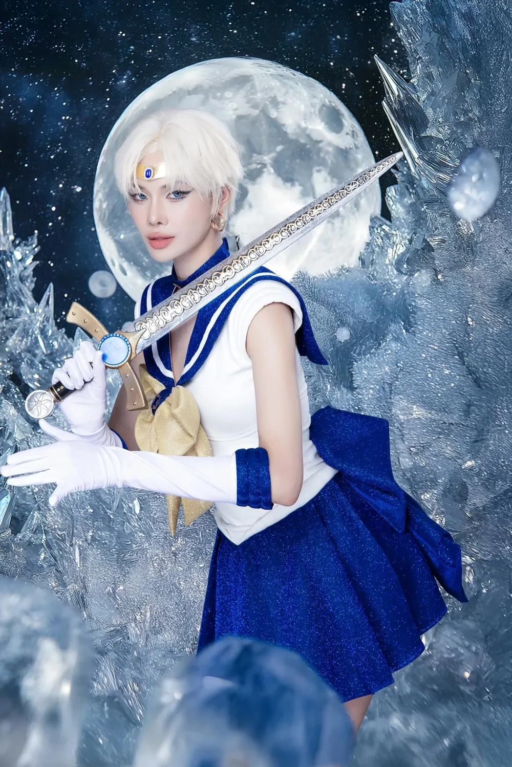 Thân hình cực chuẩn của Hà Kino chiều cao