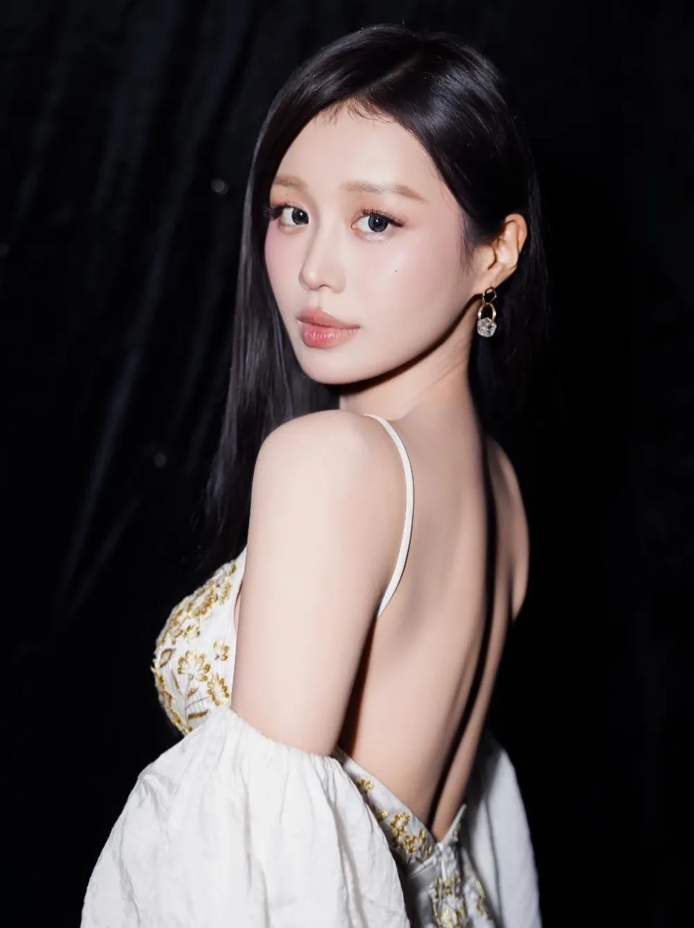 Tuổi thật của Han Sara bao nhiêu tuổi khiến fan bất ngờ